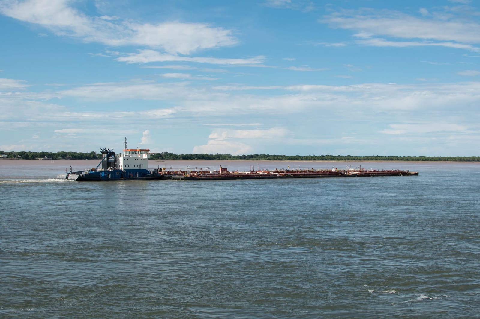 Uitzicht over de Orinoco bij Ciudad Bolívar, de Venezolaanse stad die vroeger Angostura heette.
