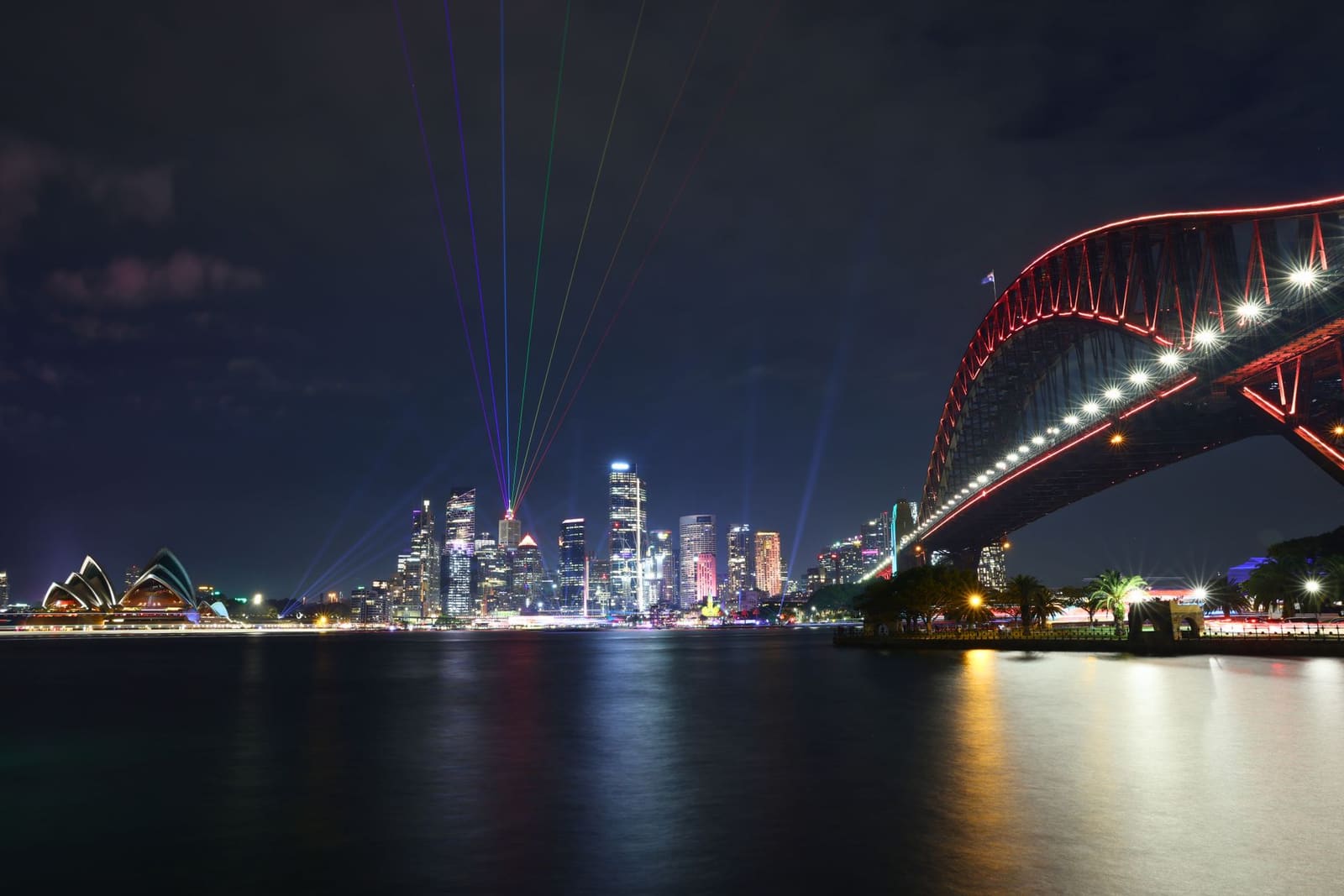 Skyline van Sydney aan het water