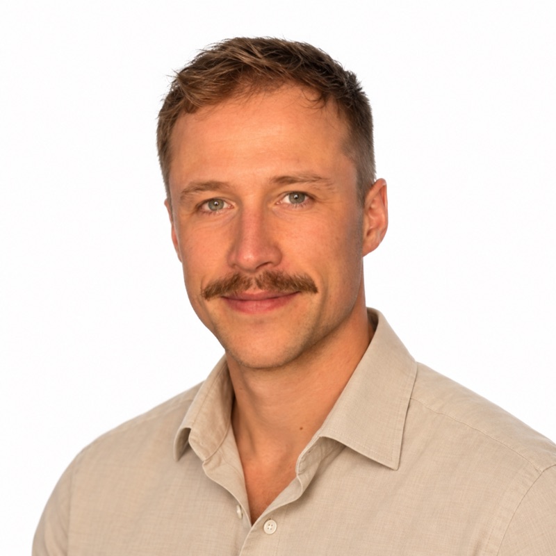 Portret van Luuk van Diermen, wijnredacteur van cocktailnieuws en de man achter Biodivino