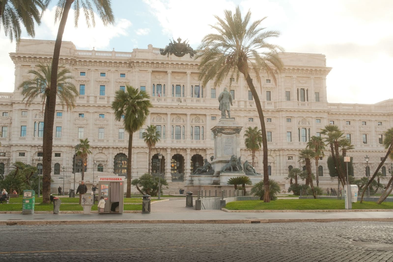 Italiaans gerechtsgebouw waar mogelijk het proces tegen Campari-voorzitter Garavoglia gevoerd wordt