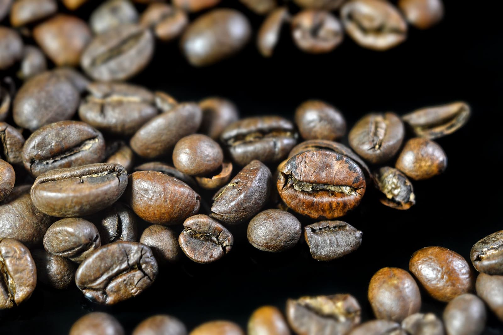 Geroosterde koffiebonen van dichtbij, als verwijzing naar de koffiecultuur in Melbourne
