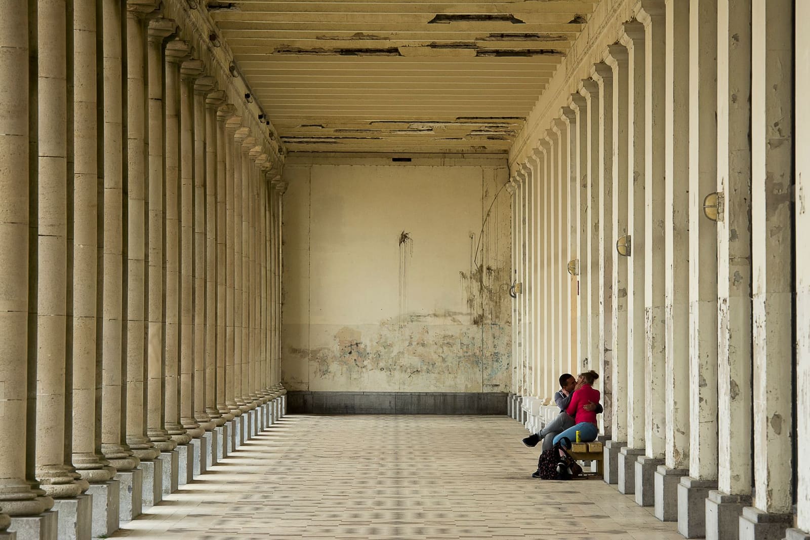 Zuilengalerij van het Kurhaus in Wiesbaden, waar experts de Grosses Gewächs proeven