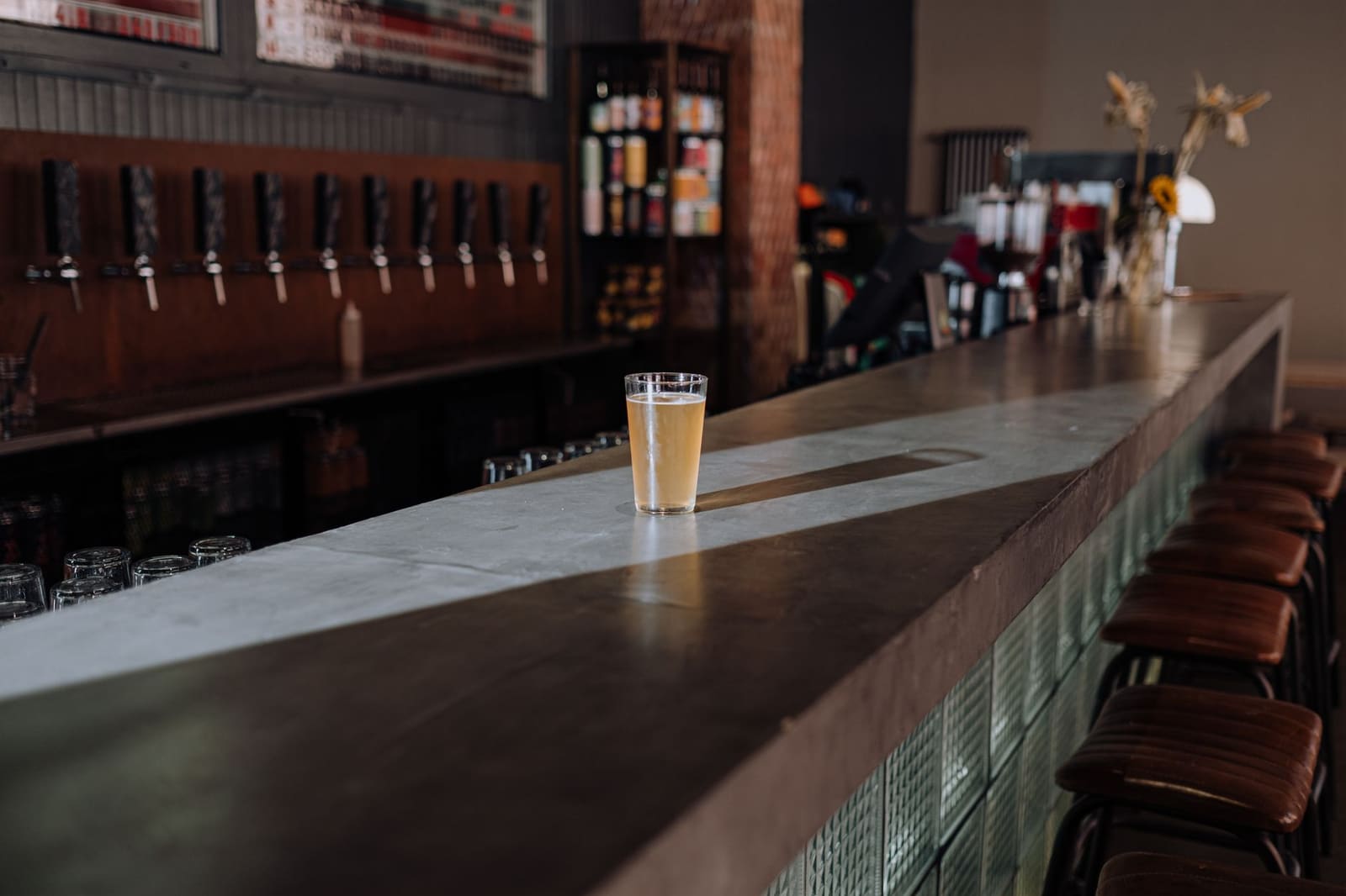 Sfeervol interieur van een cocktailbar in de wijk Newtown in Sydney