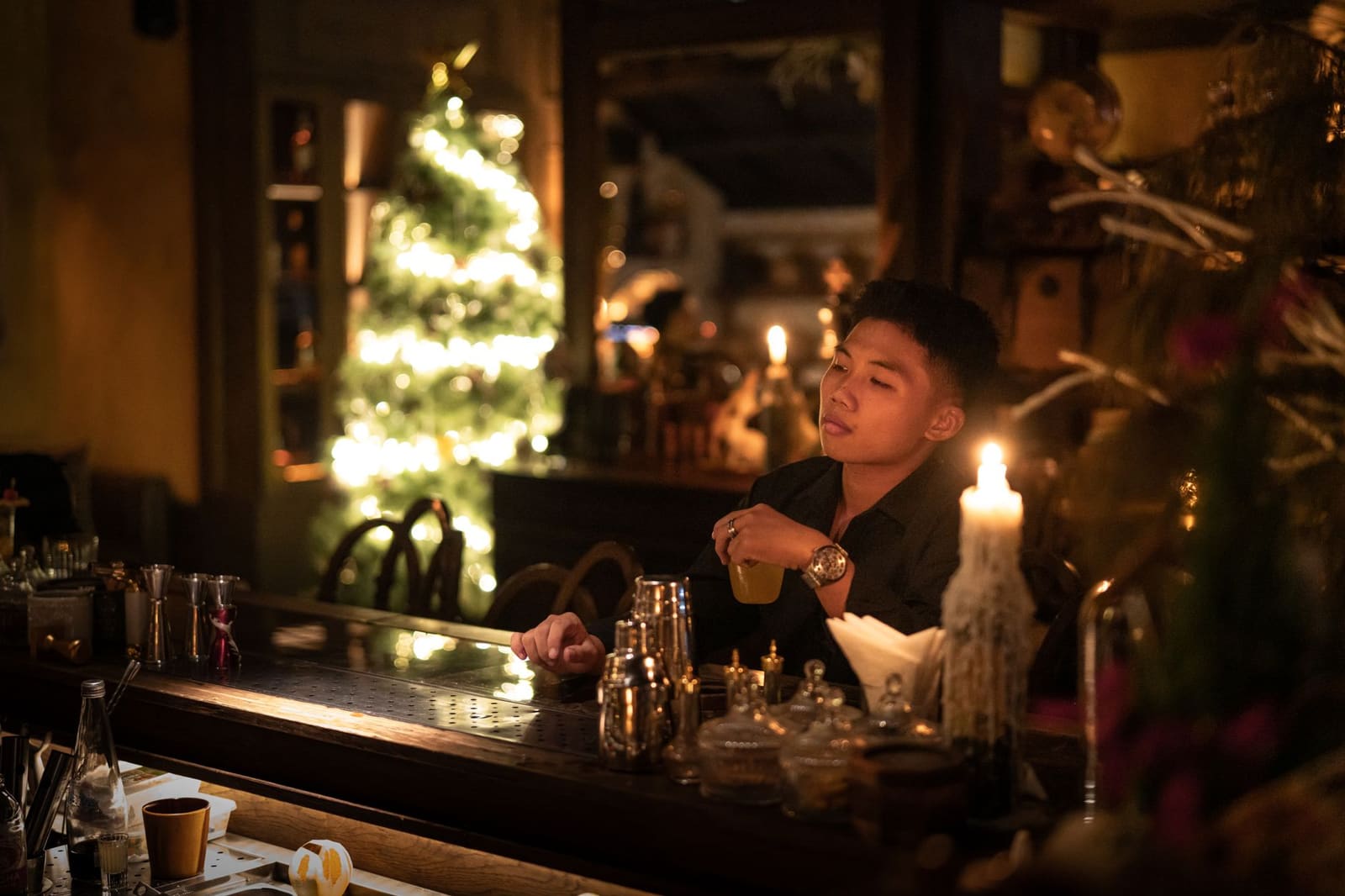 Cocktails op een bar tijdens een kerstborrel