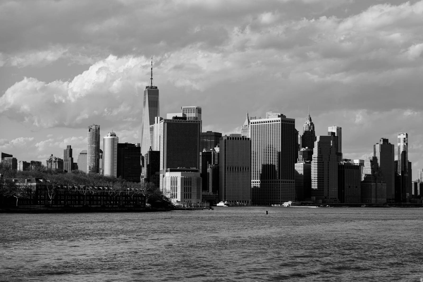 Skyline van New York gezien vanaf de waterkant, decor van het foodfestival
