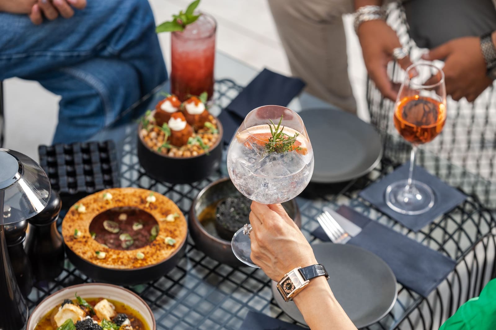 Spritz op een terras in de zon