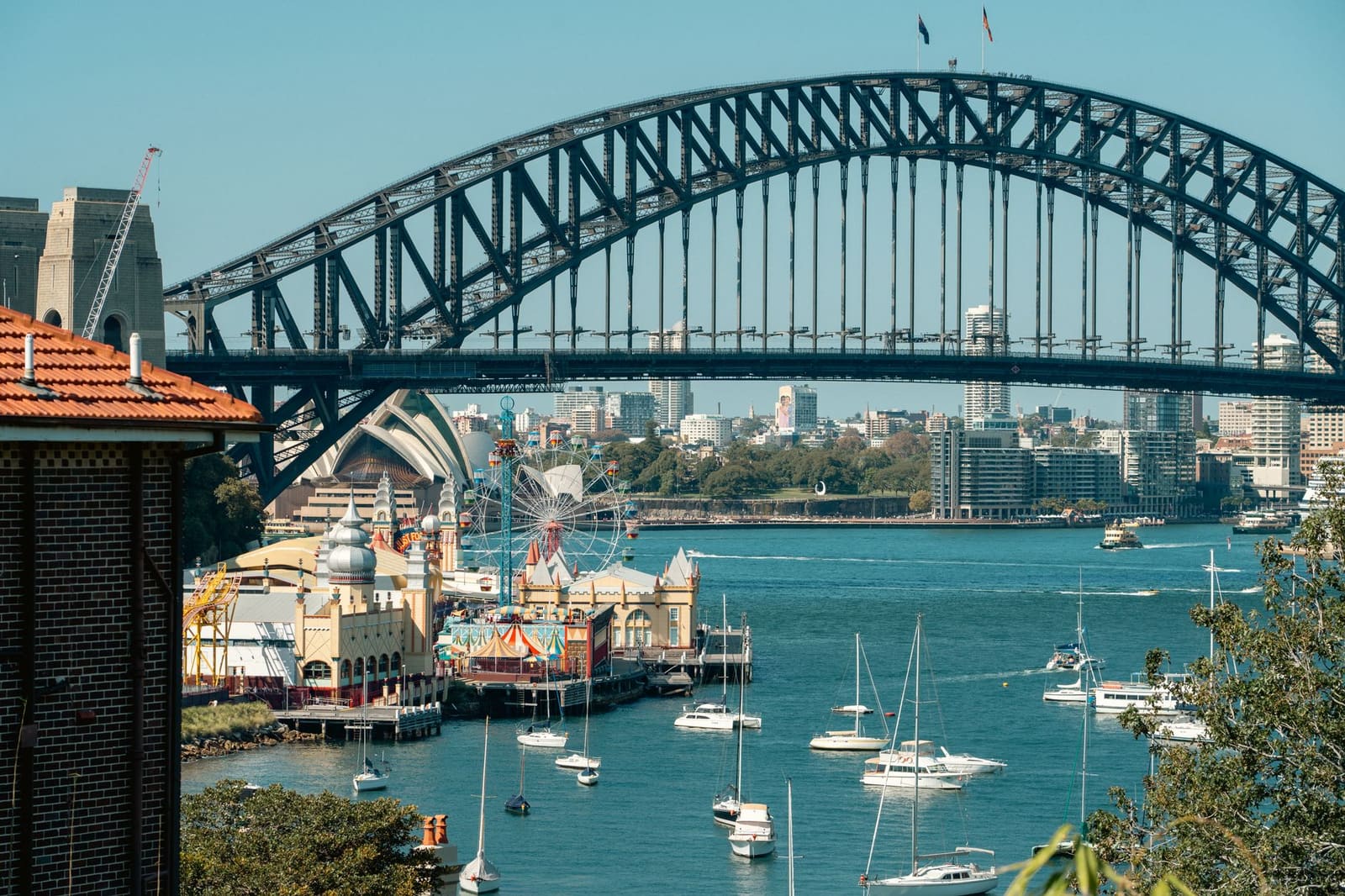 Skyline van Sydney met de haven zichtbaar op de achtergrond