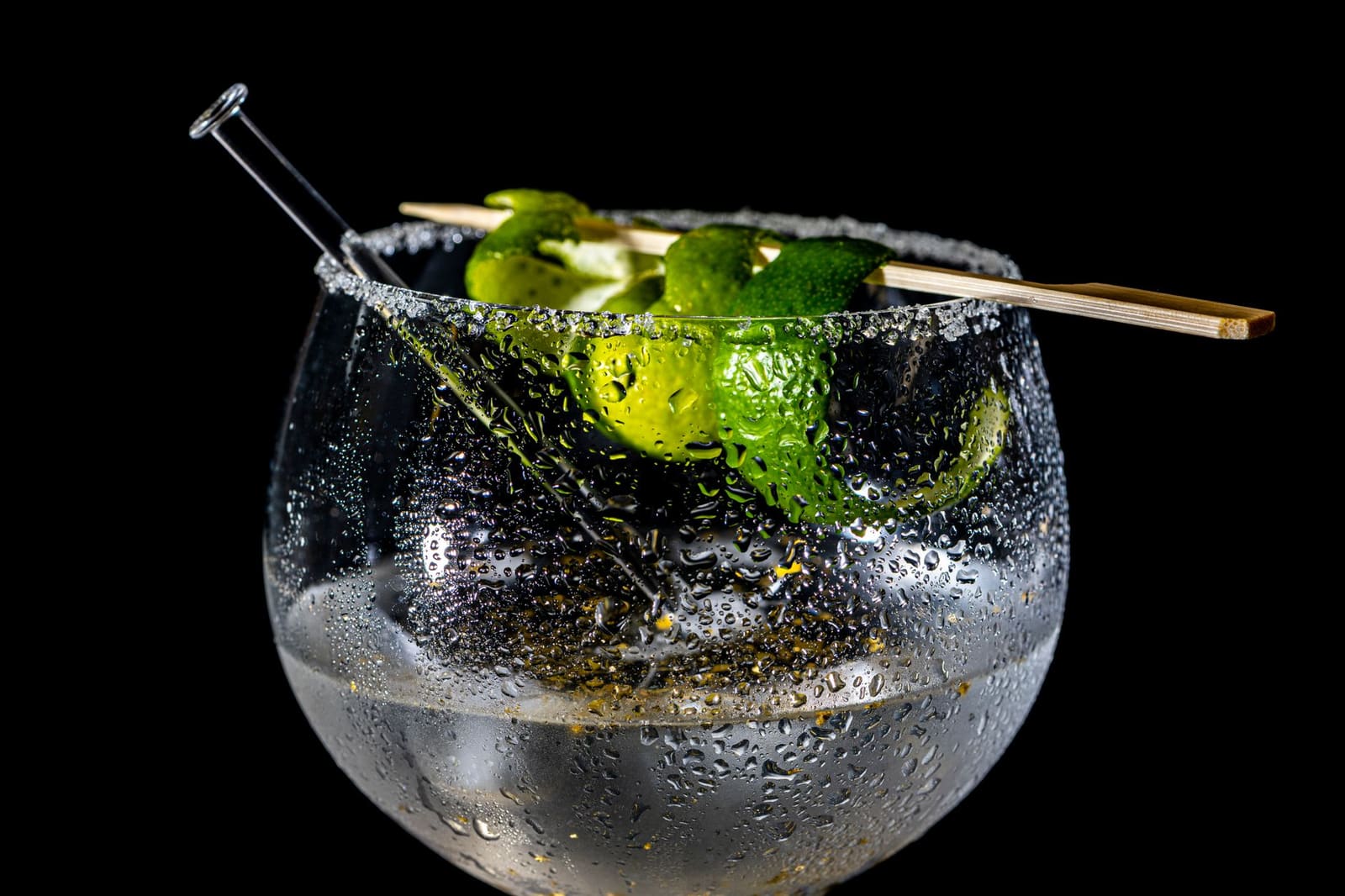 Gin-tonic met kruiden en citrus