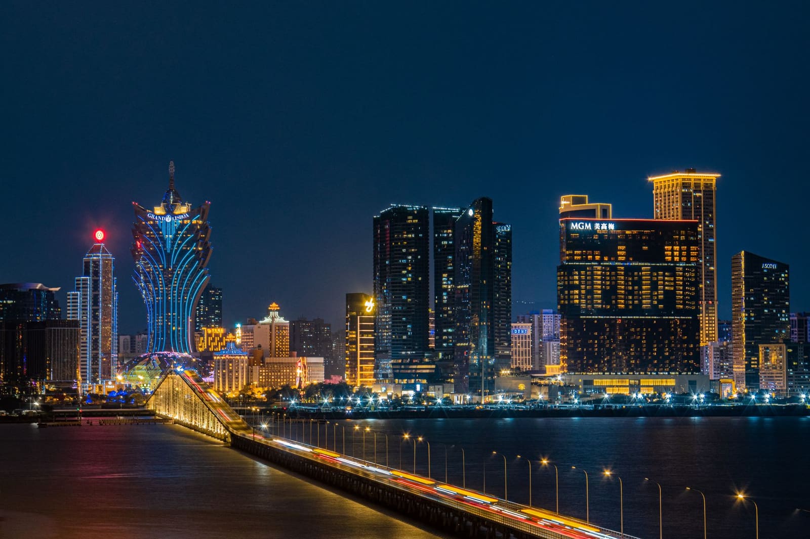 Skyline van Macau bij avond, waar het IBA-wereldkampioenschap plaatsvindt