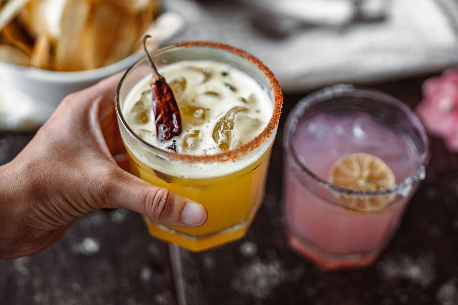 Bevroren margarita geserveerd in een glas met zoutrand